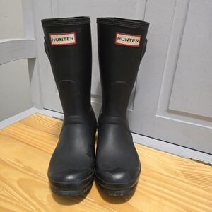 Medium tall hunter boots